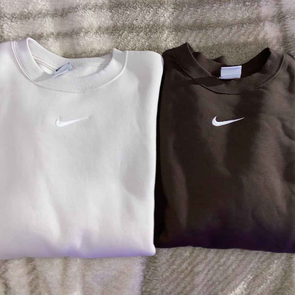 NEW Women’s Nike crew neck